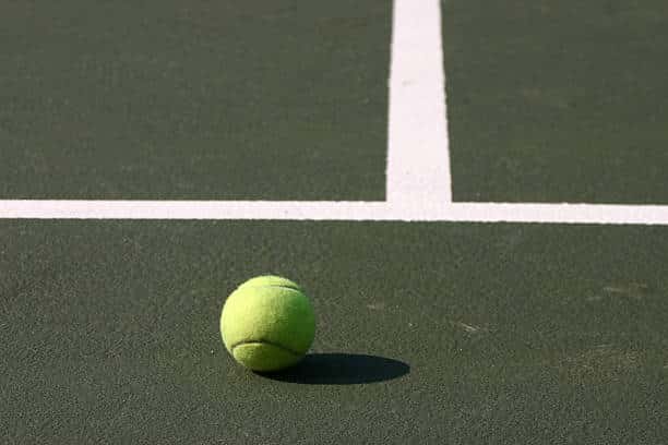 Comment choisir le meilleur emplacement pour un court de tennis en béton poreux ?