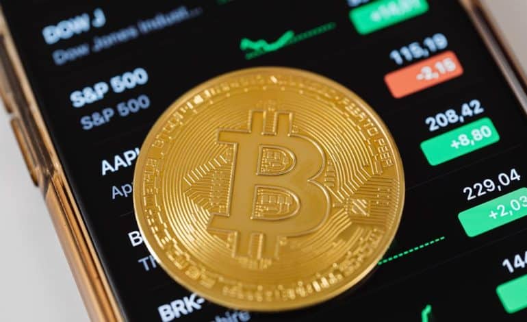 découvrez tout ce que vous devez savoir sur le bitcoin, la première cryptomonnaie décentralisée, son fonctionnement, son histoire et son impact sur l'économie mondiale.