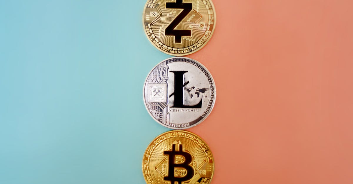 découvrez tout ce qu'il faut savoir sur le bitcoin, la première cryptomonnaie décentralisée et ses impacts sur l'économie et la finance mondiale.