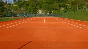 Les étapes spécifiques de la construction d’un court de tennis en terre battue à Nice