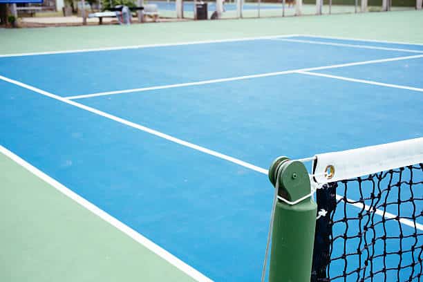 Comment surmonter chaque défi de construction de court de tennis en béton poreux à Nice en utilisant ces conseils des professionnels